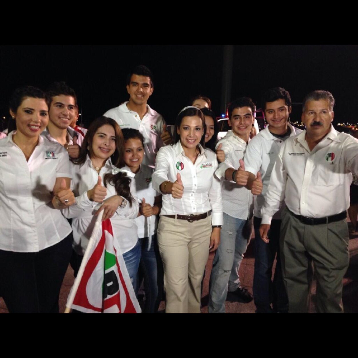 Somos una serie de jóvenes a favor del progreso de México , sabemos que juntos podemos hacer historia.