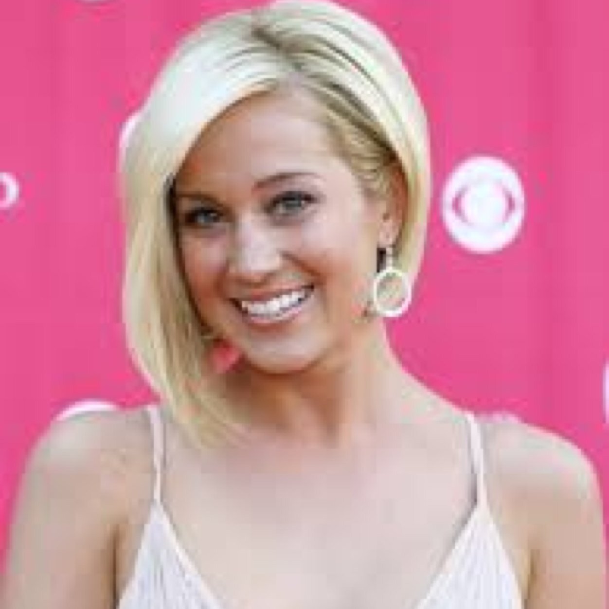 PickPickler_'s profile picture. Kellie Pickler fan! Persona-@whiteliar6 kellie follows it:D