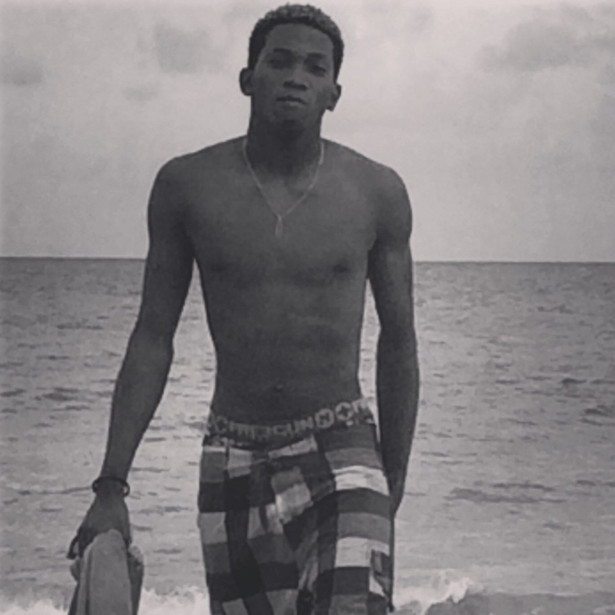 Joui di la vie en ba la tè pani plézi !!!! #TeamPSG #TeamIphone #TeamSalaud #TeamLovesex Instagram : shatta_dope_boy_972