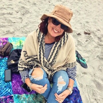 Love of Tiki culture, artist, dog owner, tattoo bearing, tech-curious, meditating 40 something empty nester who loves  cocktails & traveling.
