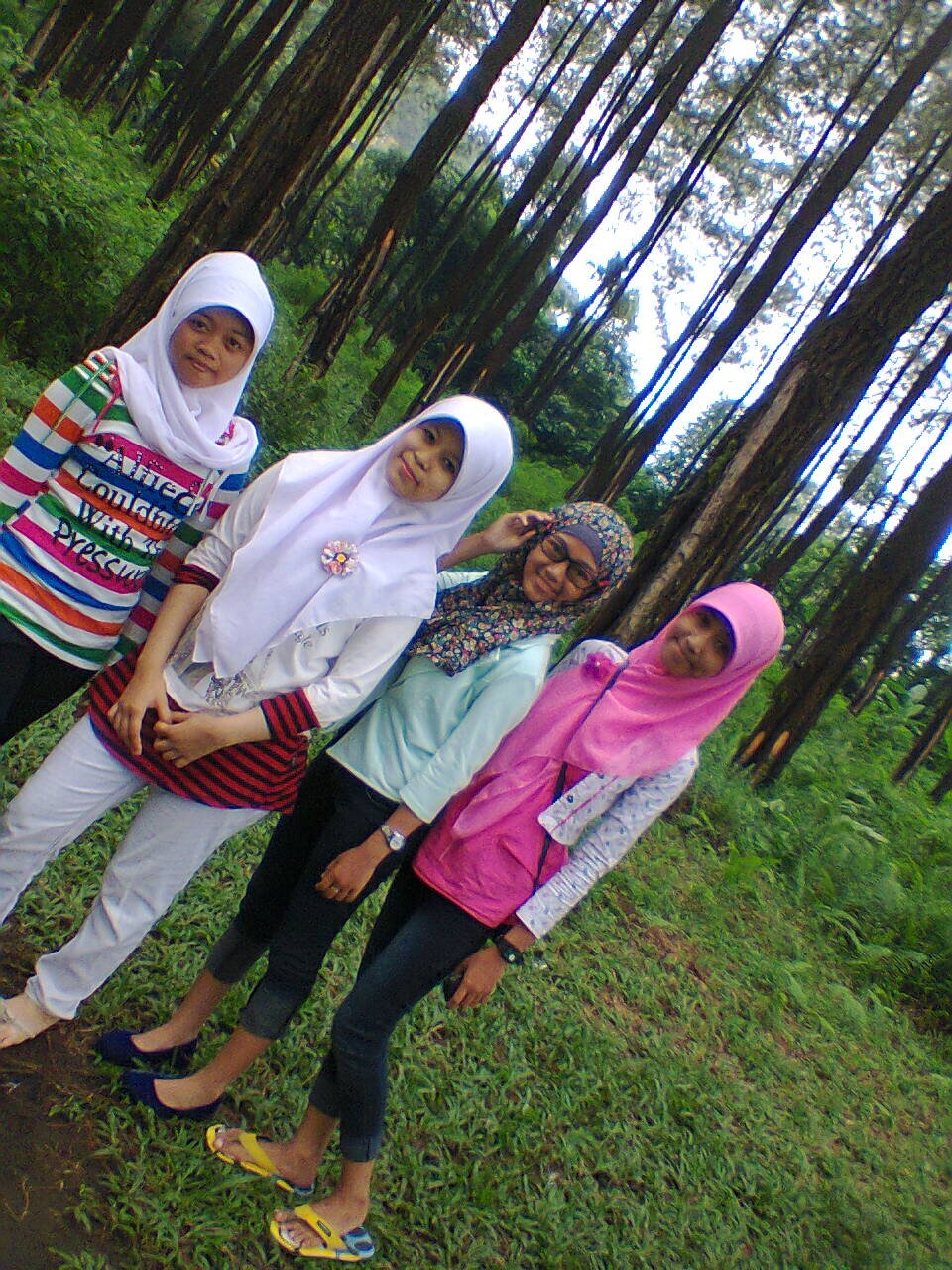 Shitah Nuryati || 13 juli 1998 || CANCER || ISLAM ({}) =D