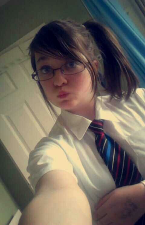 eve_briscoe's profile picture. love to sing! love to play table tennis! love to bake Live the life you love thats what I'm doing follow me and i will follow you back!!!:'3