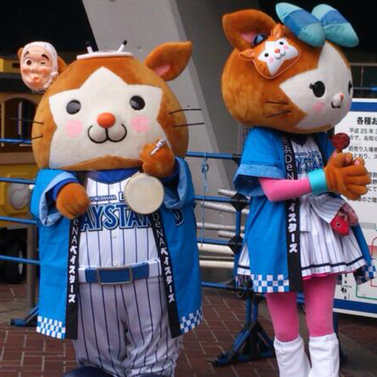 横浜大洋時代からのベイスターズファンです。 嫁の影響でディズニーにハマっています。 嫁は自分の影響でベイスターズファンになりました。そんな訳で夫婦円満です。 観戦成績 2017年 76戦42勝31敗3分1.勝率575 。 2016年41戦21勝20敗.勝率512 ポストシーズン3試合2勝1敗
