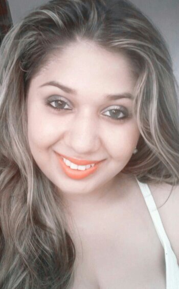 Leonina, 20 anos, namorando e Estudante de Direito ;)