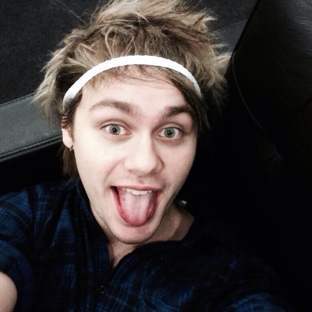 cybrem's profile picture. i like 5sos way too much