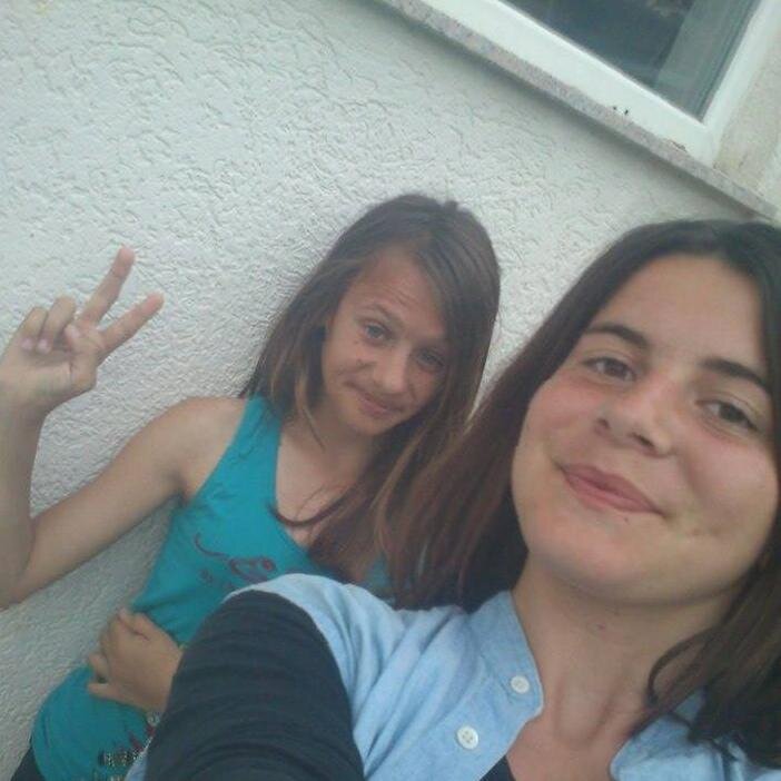 12Loresa's profile picture. 