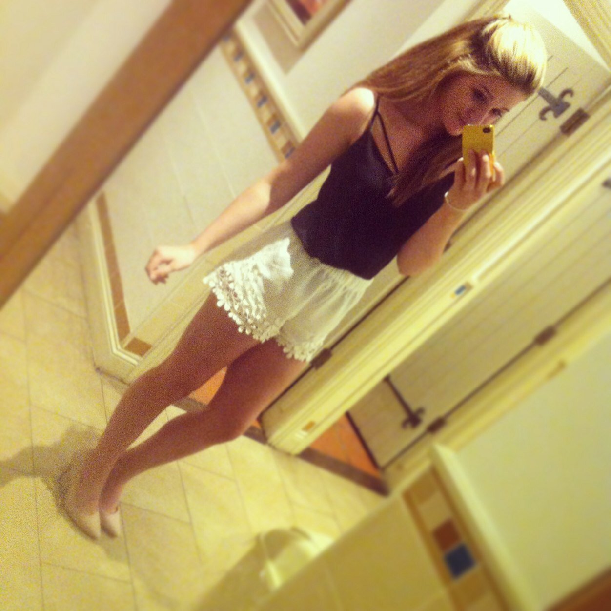 you follow me ill follow you.....Follow me in instagram :thatgirlcalledsophie Follow me on tumblr:chelsea-beachgirl Facebook:Sophie megan hinks