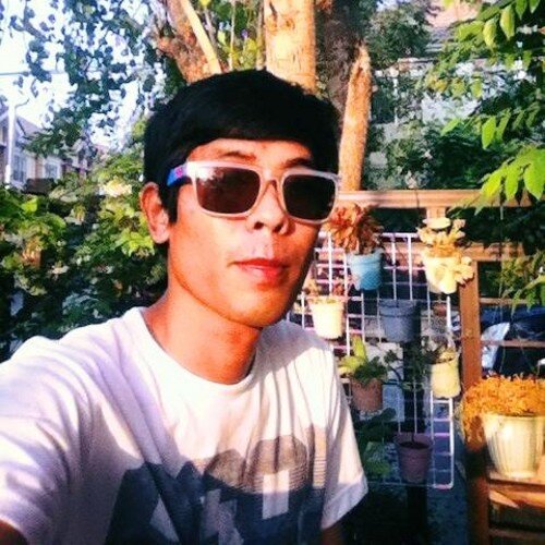 ฉันเป็นเพี่ยงชายคนหนึงที่อยากดูเเลห่วงใยเธอเท่านั้นขอแค่เพียงยังมีใครที่หวงใยกันไม่เคยต้องสิ่งใด~~~