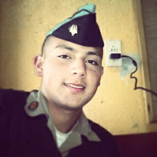 YO CABALLERO ALUMNO DEL INSTITUTO V. HALL PERTENEZCO AL GRUPO SELECTO DE ESTUDIANTES MILITARES DE MI PATRIA