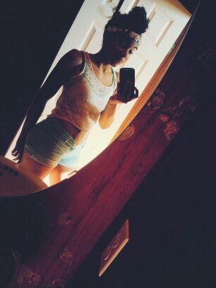 Instagram: Lil_Miss_Hughes  Vine: Mya_Baby  Facebook: Mya Hughes  Go ådd & föllöw me ❤