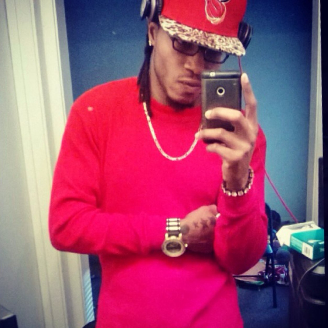Official page of upcoming artist Boi-Stizzle||Follow my other acct @boistizzle1 IG: PlayaMadeEnt