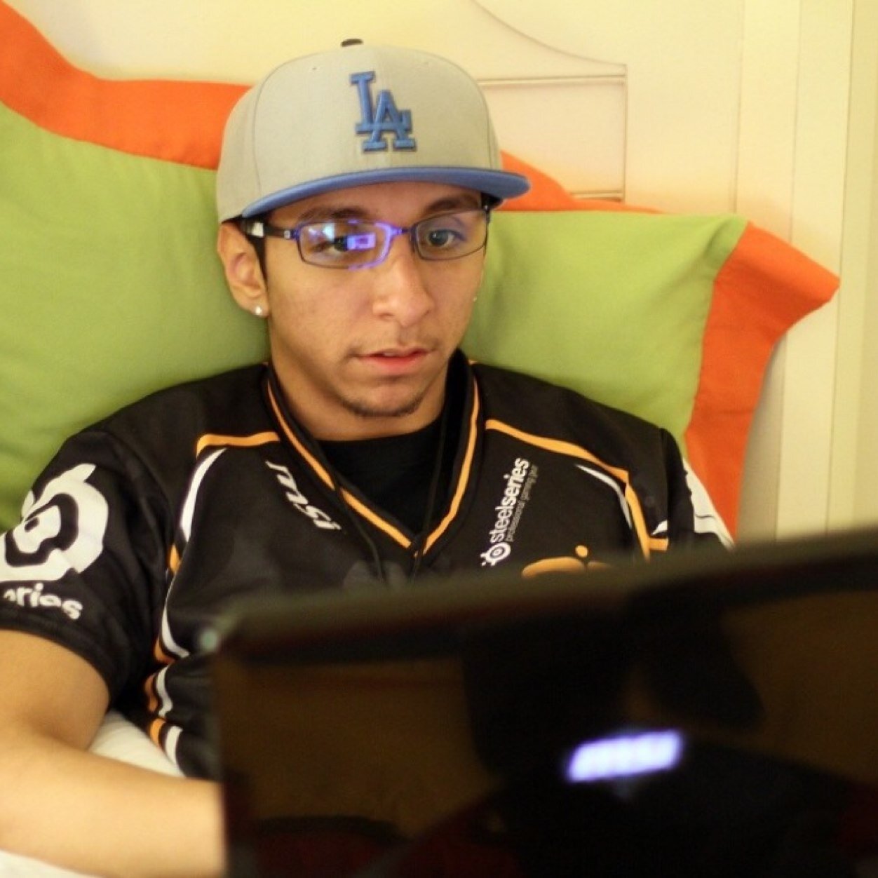 Proud Member of @FNATIC. Sponsors @ScufGaming, @MSI, @AstroGaming, @SteelSeries, @DXRacerUSA. Check out our Apperal: http://t.co/nxlfDRzdGA l Pro Halo Player.