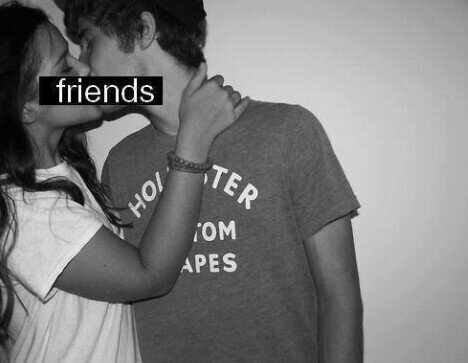 WeAreJustFrien1's profile picture. solteros pero no solos