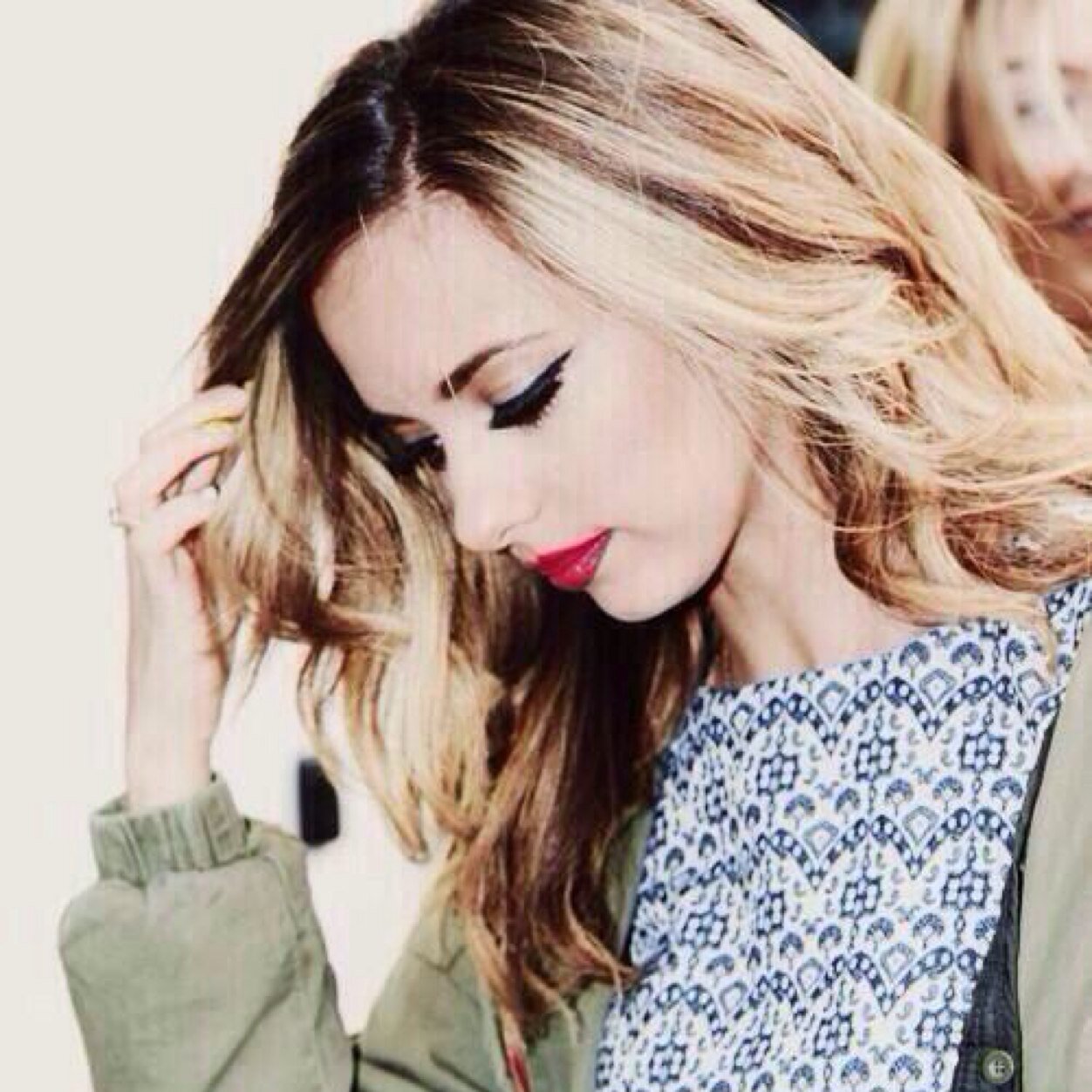 || I'm in a band called littlemix. | Known as poopie. | I like bows.|| (rp. Single/not looking)