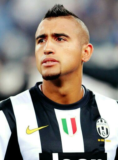 ArturoVidaI's profile picture. Professional footballer for Juventus & Chill