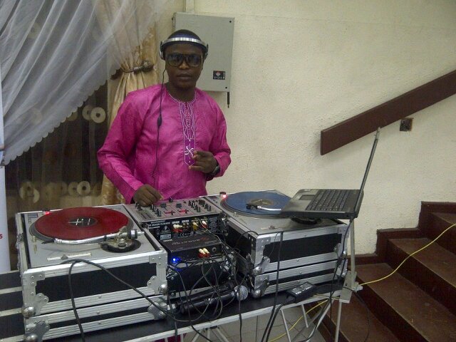 Director of trainee(speech), a Dj, Christian(Jw) luv making fwends. Wen we see, you'll find out d rest.