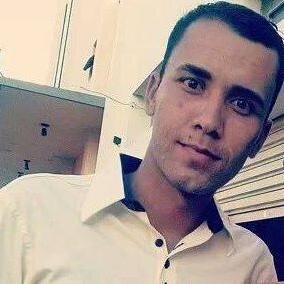 Faça o que for necessário para ser feliz. Mas não se esqueça que a felicidade é um sentimento simples, você pode encontrá-la e deixá-la ir embora por não perceb
