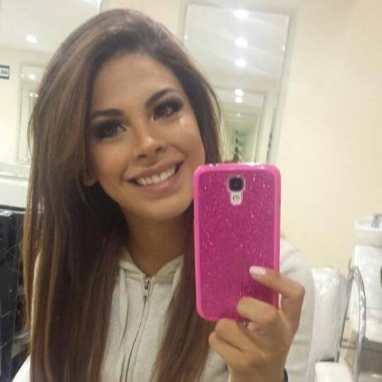 tierna ,feliz , adorable, responsable , respetuosa, me gusta la adrenalina , divertida ,  romantica , me gusta todo tipo de musica .leer, etc