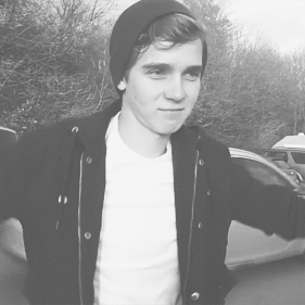 Joe_Sugg_'s profile picture. Free follow from @itsthecamdallas please follow her and help to get 1100 followers!!!!!!