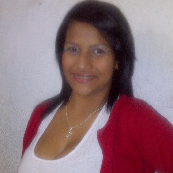 Feliz de la Vida siempre... Mi sonrrisa vale mucho :*