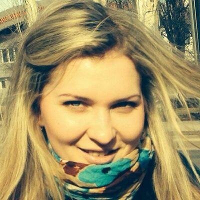 Я достаточно коммуникабельная как человек. Нравится обговаривать интересные дела. Пытаюсь жить беззаботно. Живу в интересном городе.