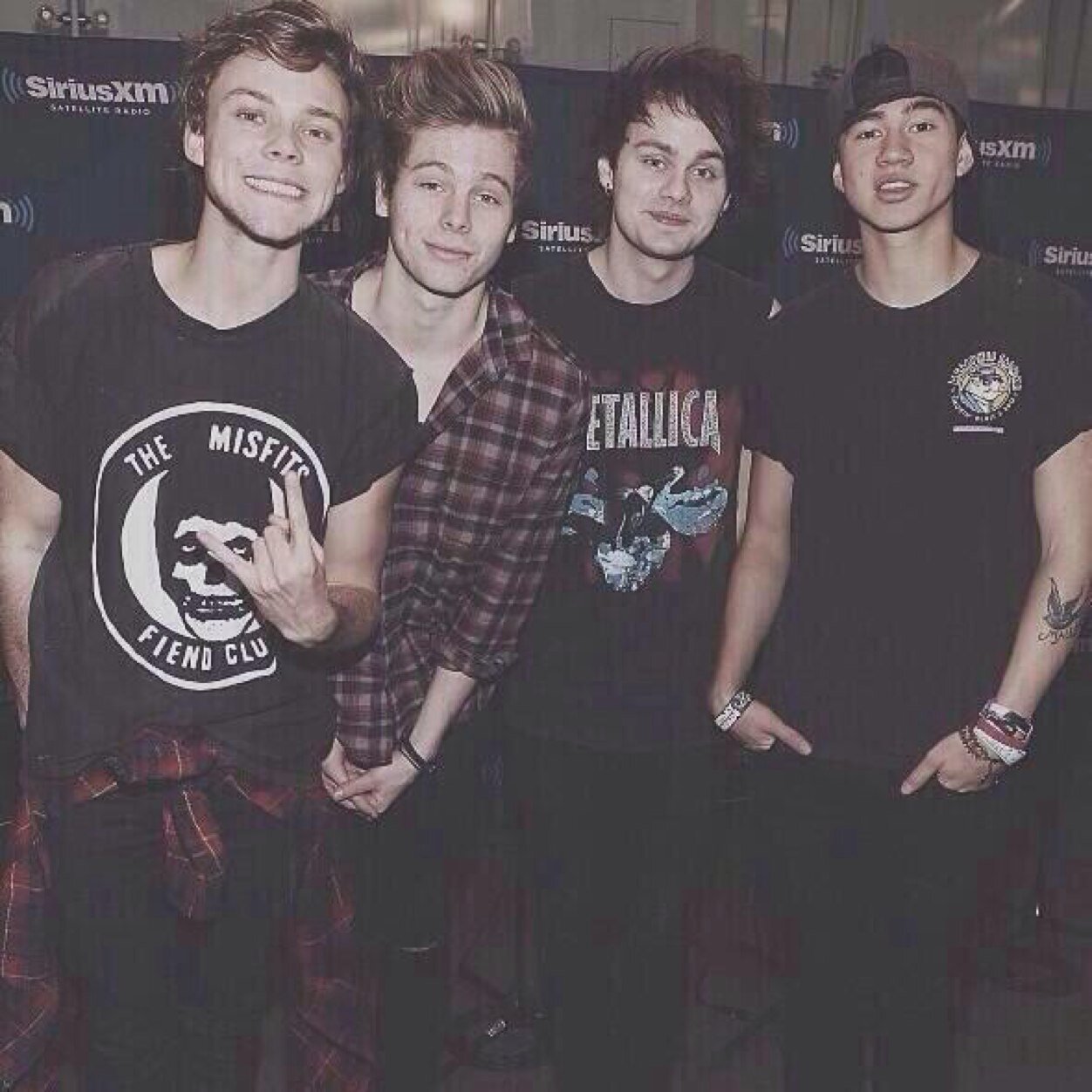 Musics my life,but meeting 5sos is my dream❤️