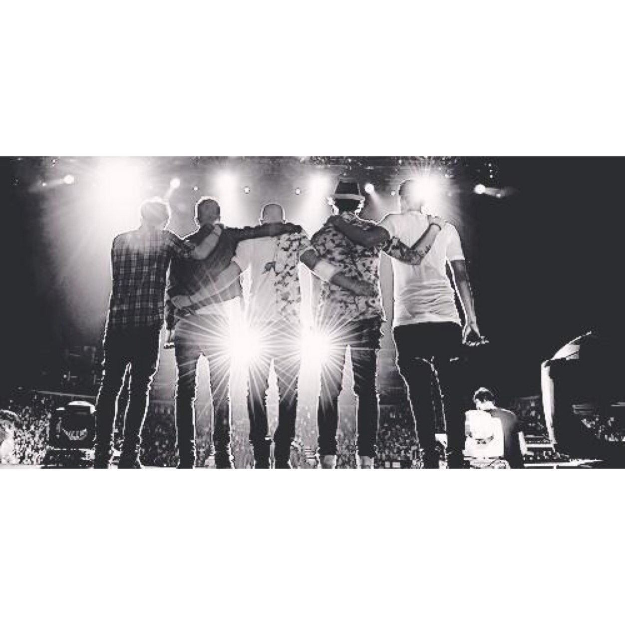 25/5/13 ~ #NotABoyband❤️ 18/3/14 ~ WOM❤️ 27/5/14 ~ Salute Tour❤️ ArianaGrande & FallOutBoy & TheWanted & Janoskians & LittleMix & 5SOS = my life