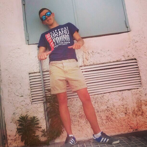 antonioxdxd55's profile picture. Del 98 , no despreciado, me gusta irme de fiesta 'estar con los colegas y dormir mucho. :)