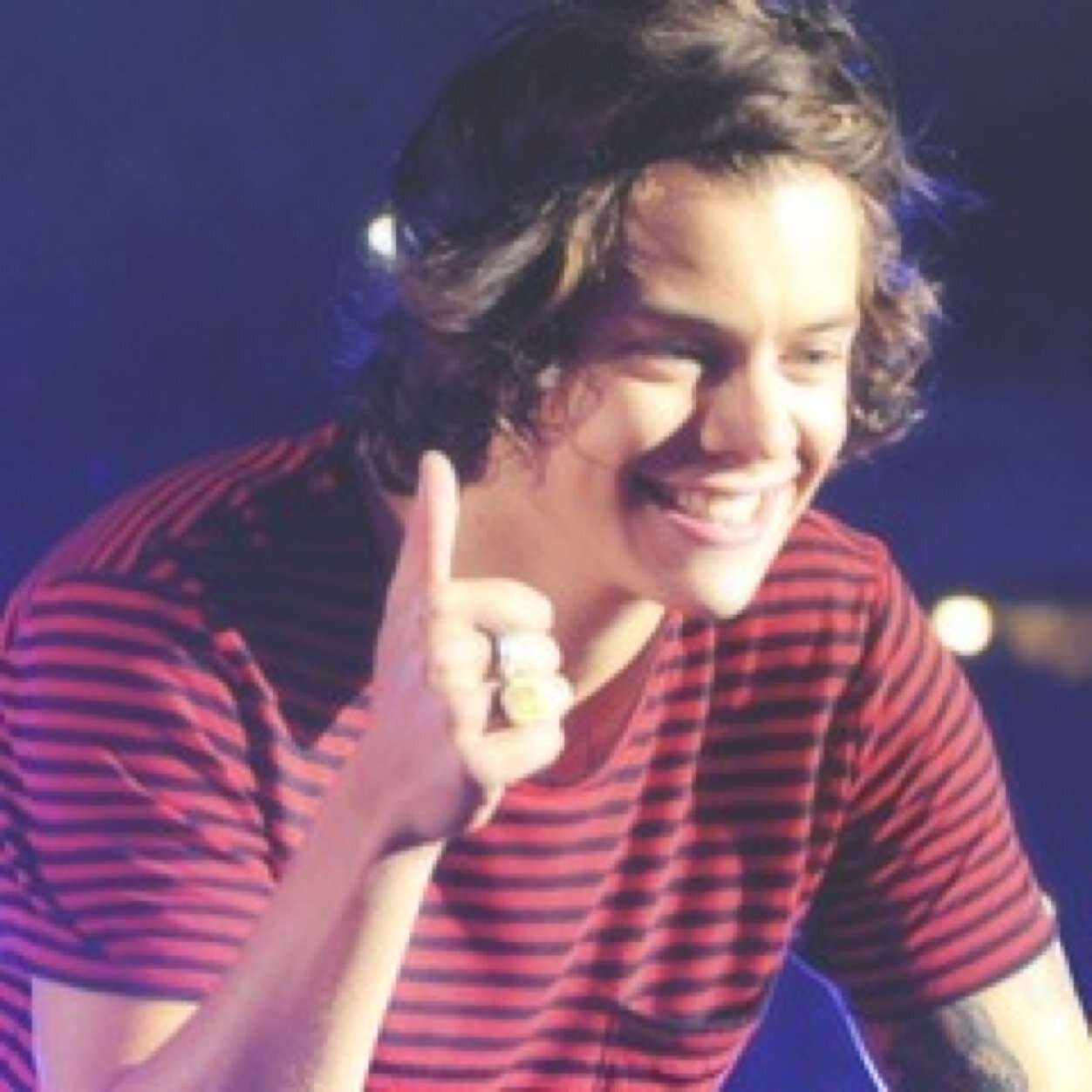 GO AND FOLLOW @LOLURNOTSTYLES AND SHE WILL FOLLOW BACK!!!!