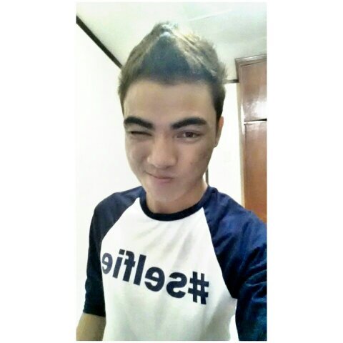 I am the boy with the thick eyebrows.

http://t.co/6ss9WZkeR3
http://t.co/NmgMa81dQk