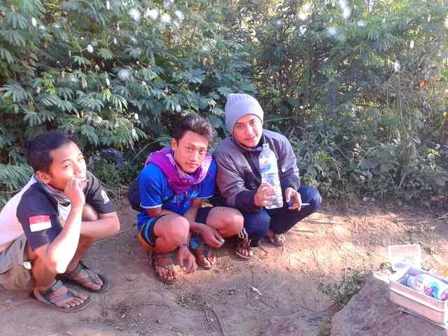 Akun jadull udah busuk,,,,,,,,,,,,,,,,,,,,,,,,,,,,,Cerita dalam perjalanan hidup itu seperti mendaki GUNUNG,setiap langkahnya harus dlakukan secara hati-hati ;)