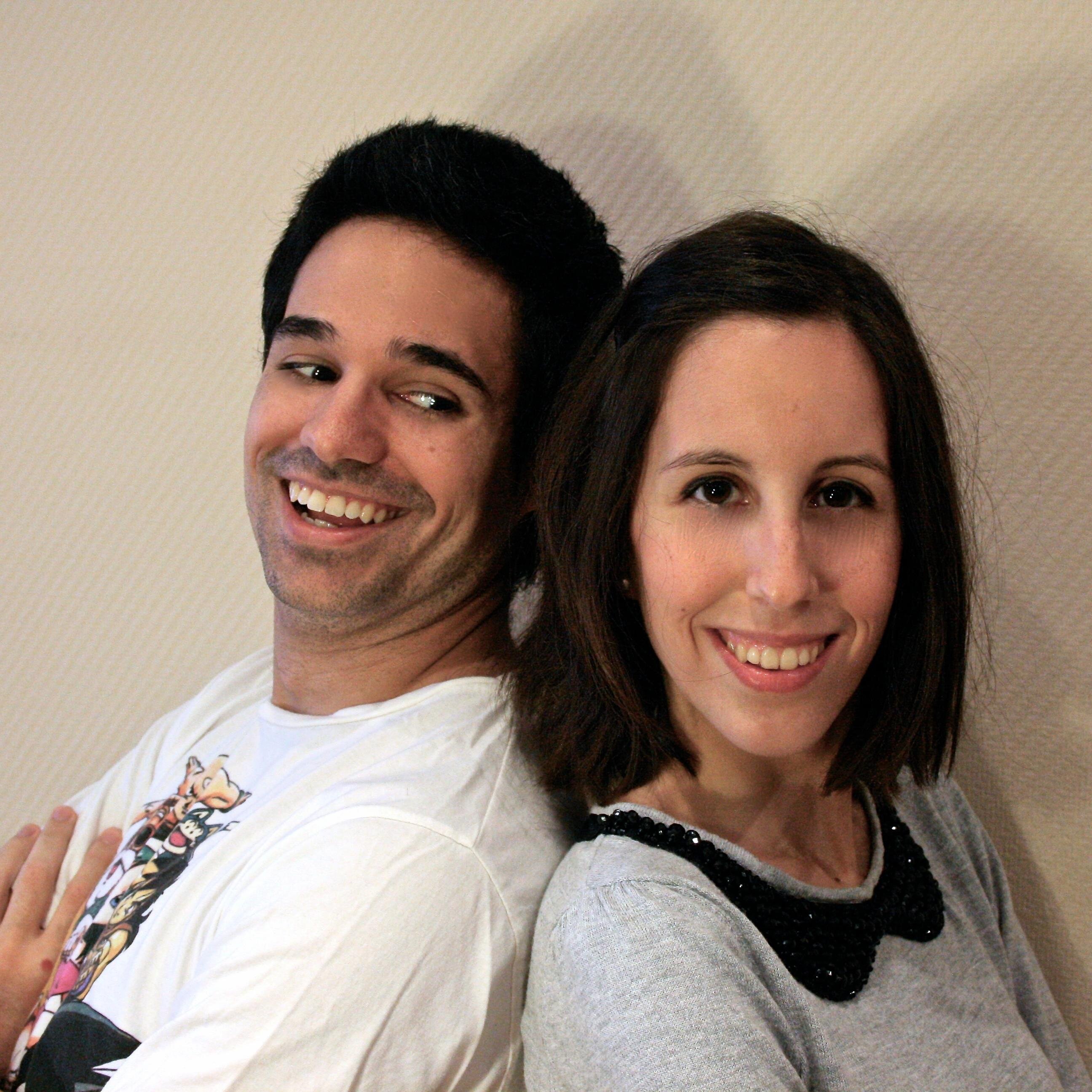 Hola Domingueros! Aqui @inpinkplease & @byRovi23 contando lo primero que pasa por sus perturbadas cabecitas :)