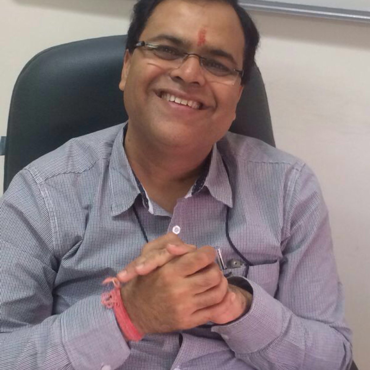 A CA ,an optimist and firm believer of team working .volunteer to make dream of Sh Narendra Modi our beloved PM true....join me pls...