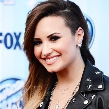 never forget that you're beautifull. i love you. will you please follow my real account @lovatic0465 ? thank you in advance x