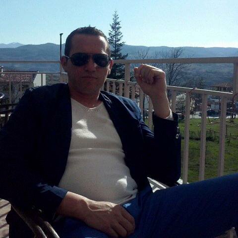 YYanuz's profile picture. 