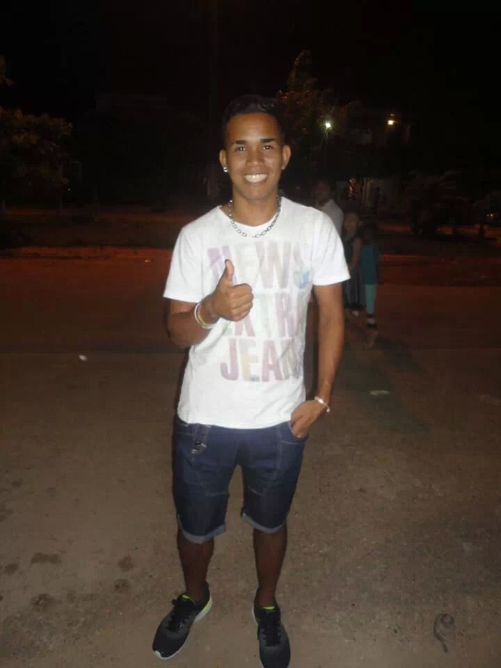 Corinthiano !! 18 anos... (: e apaixonado pela - @roOcha_natalia. Sz..Tee Amoo BeBê !! (: