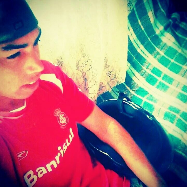 - Eu sou aquele magrinho que incomoda
 que faz a moda, O mais bonitinho da roda (oito'' / Opa, passei aqui pra dizer que amo o Victor, haha s2' . Sasá aqui ;3