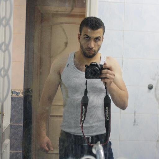 أن تَبتسم وقلبْك يَبكي ؛ انتَ جميل وذات كبرياء عظيم