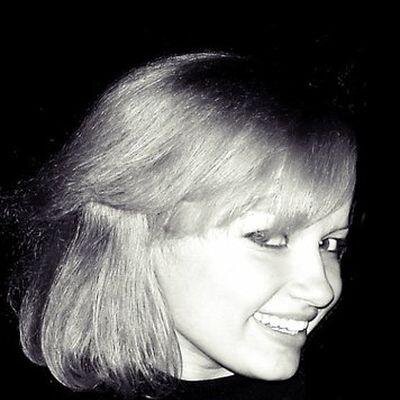 Живу в интересном городе. Я достаточно коммуникабельная как человек. Нравится обговаривать интересные дела. Пытаюсь жить беззаботно.