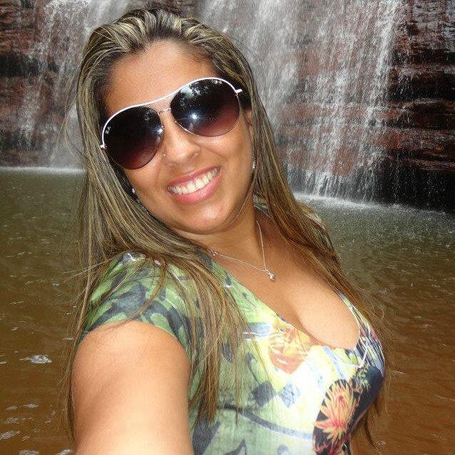 Sou pessoa de dentro pra fora. Minha beleza está na minha essência e no meu caráter. Acredito em sonhos, não em utopia. Mas quando sonho, sonho alto.