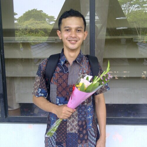 Nurul Ichsan SSi. Kimia IPB 07. Jomblo untuk umat. Assistant Scientist (Dexa Medica). Atlet bulutangkis tengah malam, pelawak kehidupan. (Bandung-Banten-Bekasi)