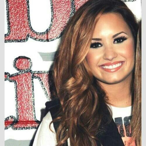 Hi i love all my friends whatever they will do. And i am a lovatic and i am proud of it. And all the lovatics stay lovatics watever will happen
