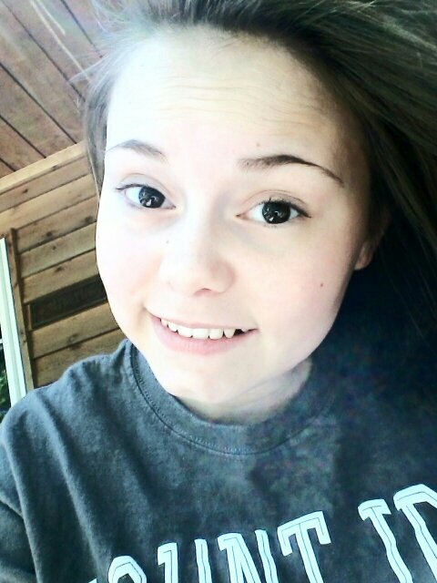 baileychristene's profile picture. I'm 15 and I am a proud supporter of messy hair and sweat pants!