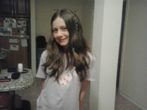 neuza_i03's profile picture. 