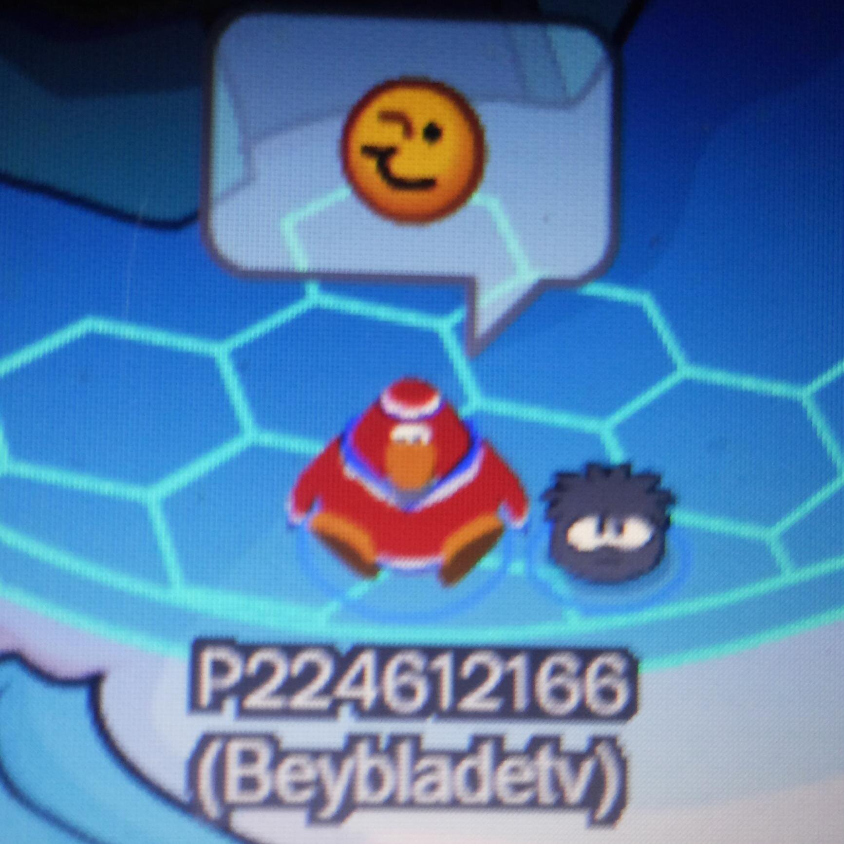 Oi pessoal, sou muito fã do Club Penguin, tenho um blog mas não é muito visitado. Gosto de conhecer novos amigos! Se alguém me seguir eu sigo de volta!