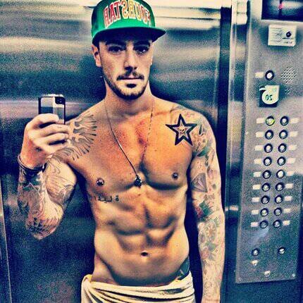 Meu mordomo,meu amante,meu atleta,meu campeão eu te amo @felipetittoreal #FcFelipeTitto       Since:31/05/2014 Felipe Titto seguiu 01/06/2014...