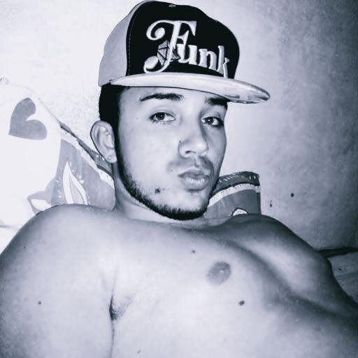 Meu sorriso é tão feliz contigo.   ♥