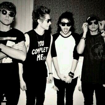 PLEASE FOLLOW @fetusmysummer if you do ily