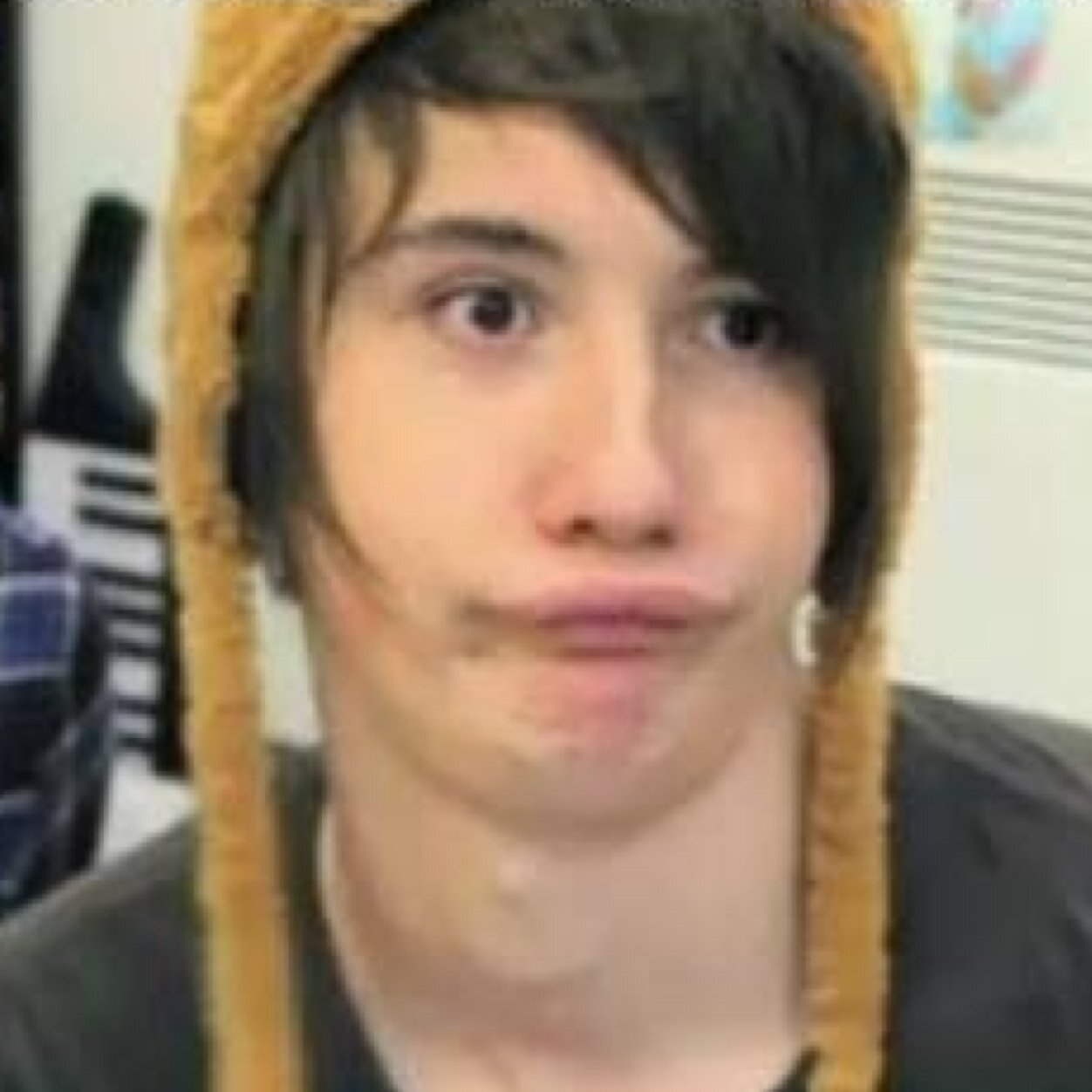 ILickDan's profile picture. HI THERE, I AM A FREE FOLLOW ACCOUNT FOR @HeyItsEmmaCarey, FOLLOW HER TO GET A FOLLOW BACK FROM THAT ACCOUNT TOO! THANK YOU!