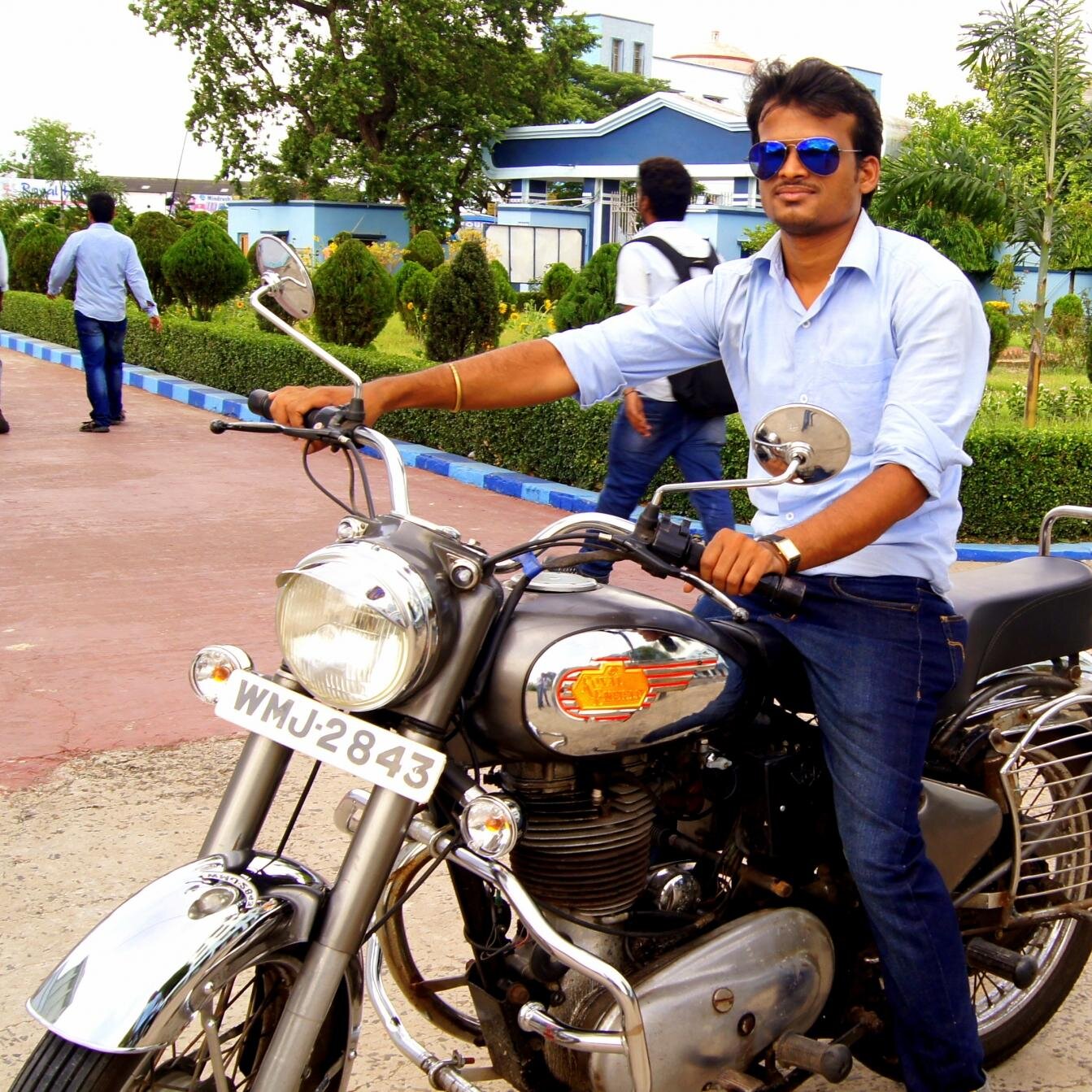 Learner by Curiosity,Follower by Reverence,Mischief Maker by Choice.   :)